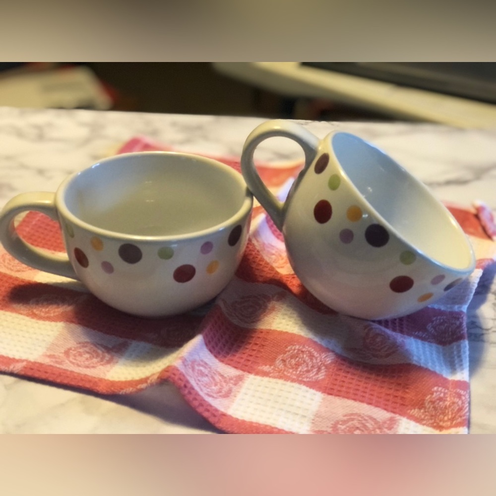 Pampered chef Simple Additions cups. Dot design. 2 cup set. Never used.
